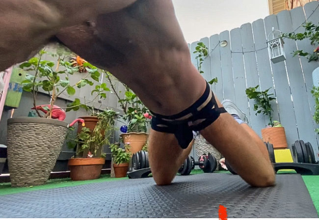 Workout Video in Petit-Q Jock