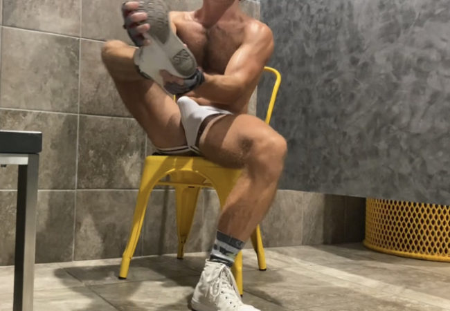 Locker-Room Bulge-a-Thon